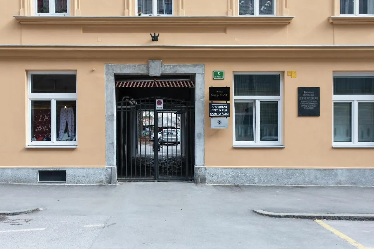 Stay In Pub Kamera Klub Apatment-City Center Lubiana