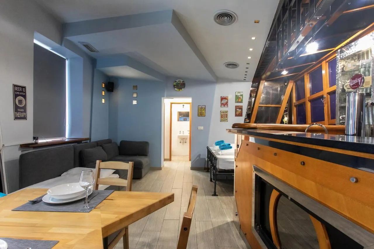 Stay In Pub Kamera Klub Apatment-City Center Lubiana