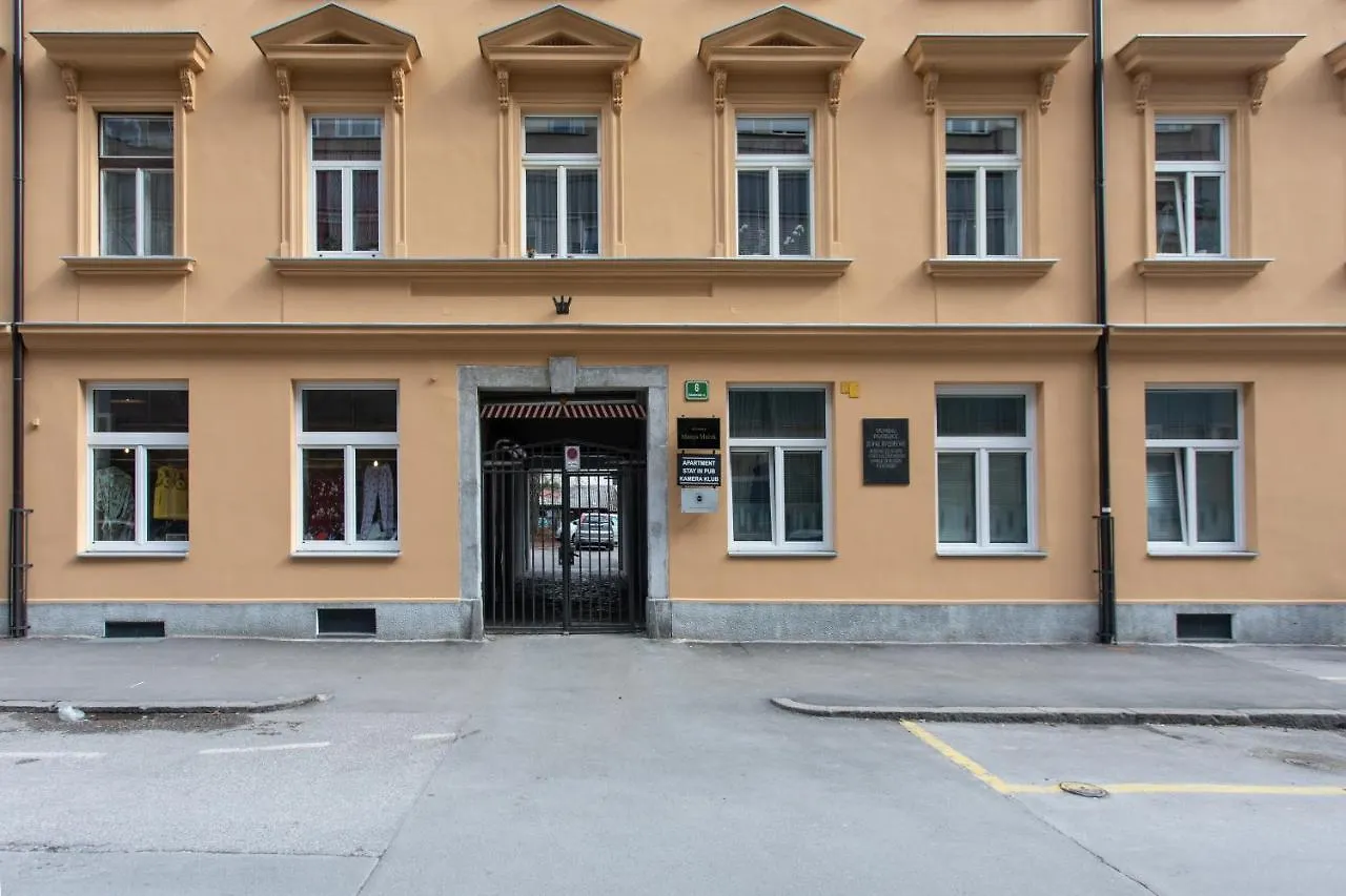 Apartment Stay In Pub Kamera Klub Apatment-City Center Ljubljana Slovenia